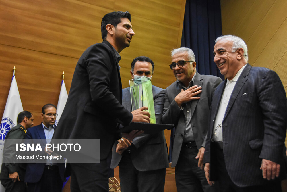 آیین تجلیل از صنعتگران و معدنکاران نمونه سمنان