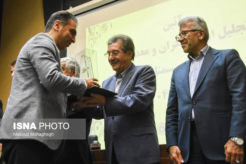 آیین تجلیل از صنعتگران و معدنکاران نمونه سمنان