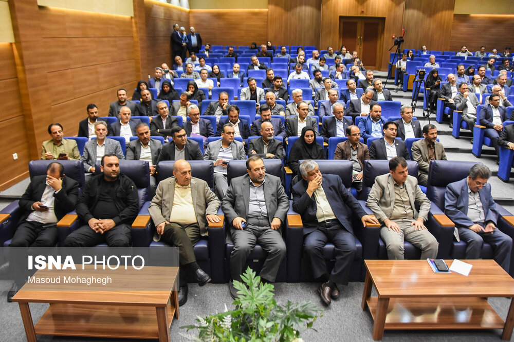 آیین تجلیل از صنعتگران و معدنکاران نمونه سمنان