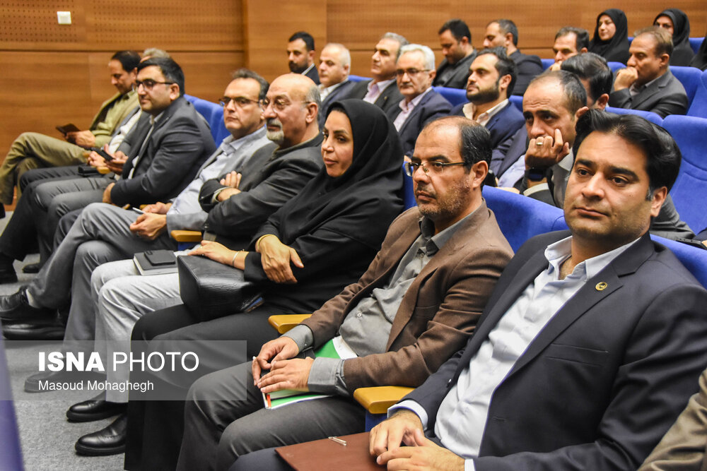 آیین تجلیل از صنعتگران و معدنکاران نمونه سمنان